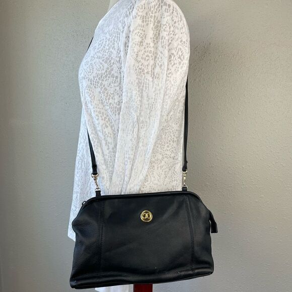 Black Faux Leather Shoulder Bag EUC - Picture 1 of 8